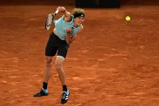 ATP Madrid: Zverev rejoint Tsitsipas en demi-finales ATP Madrid: Zverev rejoint Tsitsipas en demi-finales.