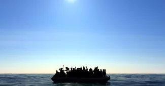 Grèce : un navire transportant plus 100 migrants secouru en mer Égée Quatre personnes sont en revanche portées disparues. Naeblys / Adobe Stock