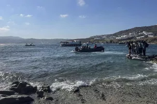De la Turquie jusqu’en Grèce: Un navire transportant plus 100 migrants secouru en mer Égée De la Turquie jusqu’en Grèce: Un navire transportant plus 100 migrants secouru en mer Égée.