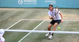 Tennis : sacré à Majorque, Tsitsipas remporte son premier titre sur gazon Tennis : sacré à Majorque, Tsitsipas remporte son premier titre sur gazon.