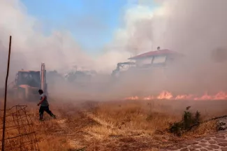 Incendies en Grèce: une station balnéaire évacuée (photos) Incendies en Grèce: une station balnéaire évacuée (photos).