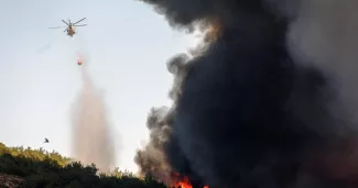 Slovénie, Grèce, États-Unis... Plusieurs pays touchés par de puissants incendies Slovénie, Grèce, États-Unis.