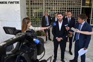 Scandale d'espionnage en Grèce: le directeur des services de renseignement démissionne, le gouvernement sur la sellette Scandale d'espionnage en Grèce: le directeur des services de renseignement démissionne, le gouvernement sur la sellette.