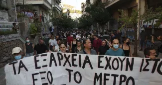 À Athènes, des manifestations contre la construction de nouvelles stations de métro Manifestation, le 9 août, dans le quartier athénien d'Exarchia pour protester contre l'installation d'une station de métro sur la seule place publique du quartier. PHOTO AYHAN MEHMET/ANADOLU AGENCY/AFP