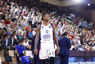 Barcelone s'impose in extremis à Berlin, Efes Istanbul tient son rang face à Olympiakos Will Clyburn a fait des misères à la défense d'Olympiakos (24 points) (F. Porcu/L'Équipe)