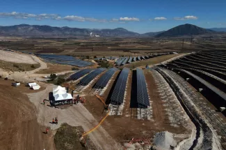 En Grèce, la « Ruhr des Balkans » voit sa transition énergétique ralentie par la guerre en Ukraine En Grèce, la « Ruhr des Balkans » voit sa transition énergétique ralentie par la guerre en Ukraine.