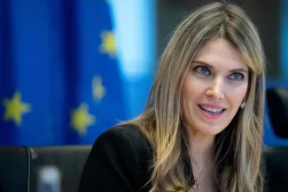 Corruption au Parlement européen: Athènes gèle tous les avoirs de la vice-présidente Eva Kaili écrouée Corruption au Parlement européen: Athènes gèle tous les avoirs de la vice-présidente Eva Kaili écrouée.