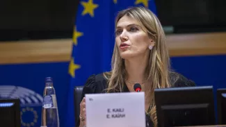 Soupçons de corruption au Parlement européen: les avocats d’Eva Kaili dénoncent ses conditions de détention Soupçons de corruption au Parlement européen: les avocats d’Eva Kaili dénoncent ses conditions de détention.