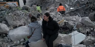 Malgré des tensions récurrentes, la Grèce se mobilise pour aider la Turquie après le séisme Malgré des tensions récurrentes, la Grèce se mobilise pour aider la Turquie après le séisme.