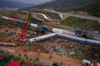 Collision mortelle entre deux trains en Grèce: une personne arrêtée.