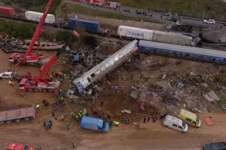 Catastrophe ferroviaire: Après l’accident de train en Grèce, le chef de gare devant la justice Catastrophe ferroviaire: Après l’accident de train en Grèce, le chef de gare devant la justice.