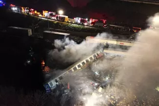 Catastrophe ferroviaire en Grèce : le premier ministre demande pardon aux familles des victimes Catastrophe ferroviaire en Grèce : le premier ministre demande pardon aux familles des victimes.