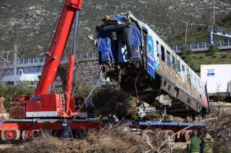 Drame ferroviaire en Grèce: Le premier ministre demande pardon aux familles des victimes Drame ferroviaire en Grèce: Le premier ministre demande pardon aux familles des victimes.