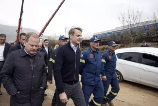 Après la catastrophe ferroviaire, les excuses du premier ministre n’apaisent pas la colère des Grecs Après la catastrophe ferroviaire, les excuses du premier ministre n’apaisent pas la colère des Grecs.