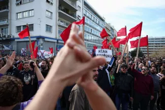 Catastrophe ferroviaire en Grèce : plus de 50 000 personnes manifestent leur colère dans tout le pays Catastrophe ferroviaire en Grèce : plus de 50 000 personnes manifestent leur colère dans tout le pays.