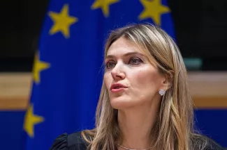 Qatargate à Bruxelles: Eva Kaili va sortir de prison sous bracelet électronique Qatargate à Bruxelles: Eva Kaili va sortir de prison sous bracelet électronique.