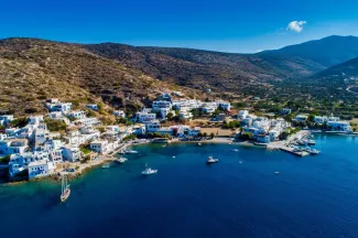 Tourisme de masse en Grèce: «On va tuer la poule aux œufs d’or» Tourisme de masse en Grèce: «On va tuer la poule aux œufs d’or».