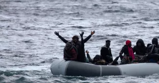La Grèce va secourir 80 migrants bloqués sur un fleuve frontalier avec la Turquie La Grèce va secourir 80 migrants bloqués sur un fleuve frontalier avec la Turquie.