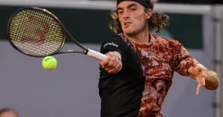 Roland-Garros : Sans souci face à Ofner, Tsitsipas rejoint Alcaraz en quarts Roland-Garros : Sans souci face à Ofner, Tsitsipas rejoint Alcaraz en quarts.