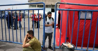Naufrage de migrants en Grèce: 9 Égyptiens arrêtés, soupçonnés d'être des passeurs Naufrage de migrants en Grèce: 9 Égyptiens arrêtés, soupçonnés d'être des passeurs.