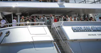 Naufrage en Grèce : un bateau d'une richissime famille mexicaine a participé au sauvetage de migrants Naufrage en Grèce : un bateau d'une richissime famille mexicaine a participé au sauvetage de migrants.