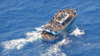 Grèce : le dernier naufrage de migrants s'annonce déjà comme l'une des pires catastrophes en Méditerranée Grèce : le dernier naufrage de migrants s'annonce déjà comme l'une des pires catastrophes en Méditerranée.
