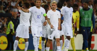 France-Grèce : gagner et séduire avant la quille France-Grèce : gagner et séduire avant la quille.