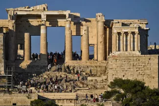 "Magnifique" mais envahie par les touristes, l'Acropole d'Athènes victime de son succès (PHOTOS) "Magnifique" mais envahie par les touristes, l'Acropole d'Athènes victime de son succès (PHOTOS).