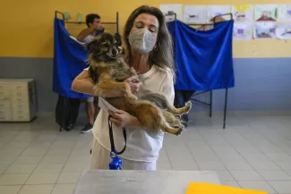 Législatives en Grèce : majorité absolue pour la droite conservatrice de Mitsotakis Législatives en Grèce : majorité absolue pour la droite conservatrice de Mitsotakis.