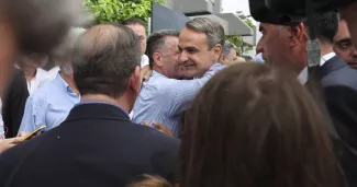 Législatives en Grèce : la droite de Kyriakos Mitsotakis largement en tête, Syriza en perdition Législatives en Grèce : la droite de Kyriakos Mitsotakis largement en tête, Syriza en perdition.