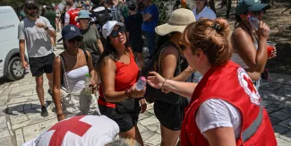 En Grèce, la canicule frappe, les autorités forcées à fermer l'Acropole à certaines heures de la journée En Grèce, la canicule frappe, les autorités forcées à fermer l'Acropole à certaines heures de la journée.