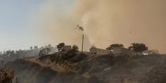 Incendies en Grèce : plus de 2.000 personnes évacuées de l'île de Rhodes par la mer Incendies en Grèce : plus de 2.