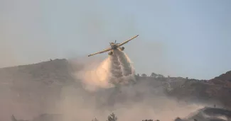 Incendies en Grèce : deux pilotes de Canadair tués dans un crash, un corps carbonisé retrouvé sur l’île d’Eubée Incendies en Grèce : deux pilotes de Canadair tués dans un crash, un corps carbonisé retrouvé sur l’île d’Eubée.