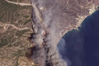 Feux de forêt en Grèce : au moins 150 kilomètres carrés de forêts sont partis en fumée à Rhodes Feux de forêt en Grèce : au moins 150 kilomètres carrés de forêts sont partis en fumée à Rhodes.