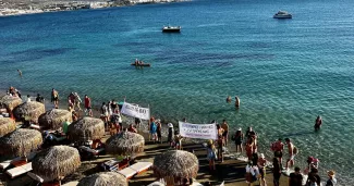 En Grèce, le mouvement «des plages libres» fait des vagues.