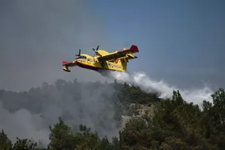 La Grèce affronte « le plus grand incendie jamais enregistré dans l’Union européenne » La Grèce affronte « le plus grand incendie jamais enregistré dans l’Union européenne ».