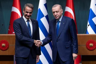 Le premier ministre grec, Kyriakos Mitsotakis, et le président turc, Recep Tayyip Erdogan, après une conférence de presse au palais présidentiel à Ankara, 13 mai 2024. UMIT BEKTAS / REUTERS