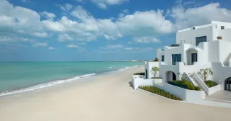 Kitsch ou chic ? Cette réplique discutable de Santorin à Abu Dhabi.