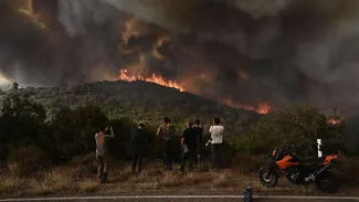 La Grèce est particulièrement exposée avec la crise climatique à la règle des « 30-30-30 » (moins de 30 % d'humidité, des températures de plus de 30 °C et des vents supérieurs à 30 km/h). (Sakis MITROLIDIS/AFP)