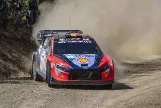 Sauf incident, Neuville file vers la victoire en Grèce.