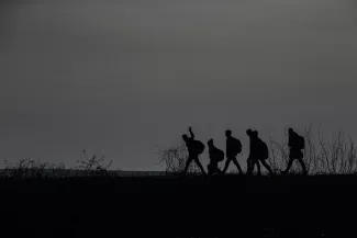 <p>Des migrants tentent d'entrer en Grèce depuis la Turquie, en traversant la rivière Maritsa, près de la frontière, le 1ᵉʳ mars 2020.