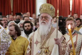<p>L'archevêque de Tirana et de toute l'Albanie Anastasios Yannoulatos participe à une messe à la cathédrale orthodoxe «Résurrection du Christ» à Tirana, le 29 avril 2018 (image d'archives).