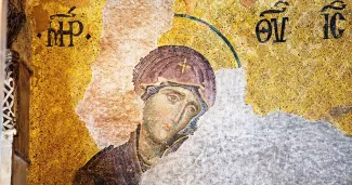 Représentation de la Vierge Marie, détail de la mosaïque du Christ Pantocrator de la deisis («intercession »). Située dans la galerie supérieure de la basilique Sainte-Sophie, elle est datée de la seconde moitié du XIIIe siècle. Jeremy Graham / Alamy Stock Phot