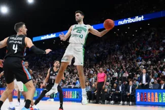 Les Nanterriens de Lucas Dussoulier, ici en Betclic Élite, se sont inclinés en fin de match à Athènes. (A. Mounic/L'Équipe)