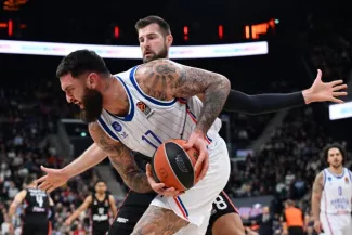 Vincent Poirier (ici face à Paris) a signé une grande performance pour offrir le match 2 à Efes Istanbul ce jeudi.