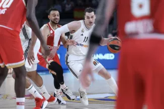 Le Real Madrid bat Olympiakos et n'est plus mené que deux victoires à une dans sa série des quarts de finale de l'Euroligue.