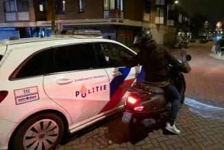 Voiture de police dans un quartier de La Haye (Pays-Bas), le 31 décembre 2024. PIERRE CROM/GETTY IMAGES