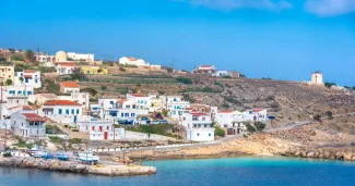 L'épicentre du séisme a été localisé à 15 km de Fri (ici, son port), capitale de l'île de Kassos, en Grèce. GEORGIOS TSICHLIS - stock.adobe.com