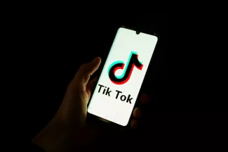 Plusieurs pays de l'Union européenne s'inquiètent des dangers des réseaux sociaux, notamment TikTok, pour les enfants  -  Antonin UTZ - Paris (AFP)