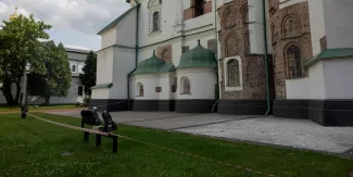 En direct, guerre en Ukraine : la cathédrale Sainte-Sophie de Kiev endommagée par des attaques russes ; une installation électrique touchée dans l’oblast de Kherson.